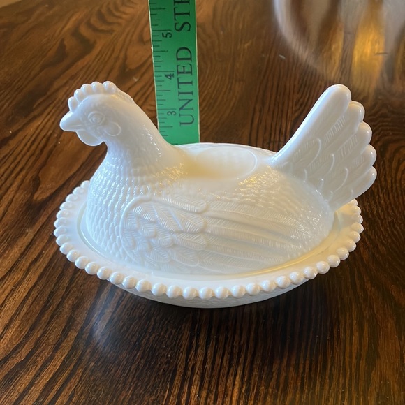 Pretty & Simple Hen on Nest Milk Glass Dish - Picture 4 of 16